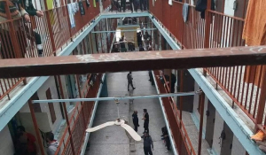 Μακελειό στον Κορυδαλλό: Ενας νεκρός, 8 τραυματίες σε συμπλοκή κρατουμένων