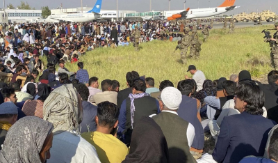 Επτά Αφγανοί έχασαν τη ζωή τους στο χάος που επικρατεί κοντά στο αεροδρόμιο της Καμπούλ