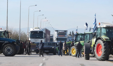 Άνοιξε ξανά το αεροδρόμιο του Ηρακλείου, υπό κατάληψη το κτήριο της Αποκεντρωμένης Διοίκησης