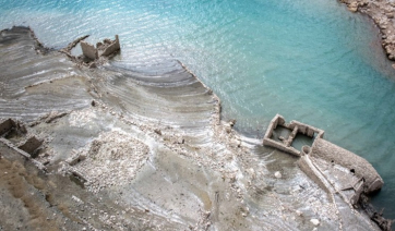 Απόκοσμες εικόνες, έπεσε η στάθμη του Μόρνου, αποκαλύφθηκε βυθισμένο χωριό -Συναγερμός για τη λειψυδρία [εικόνες]