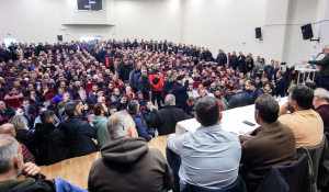 Οι αγρότες αποφάσισαν να μην προσέλθουν στη συνάντηση με τον πρωθυπουργό, ζητώντας σαφείς απαντήσεις στα αιτήματά τους πριν από οποιονδήποτε διάλογο (βίντεο)