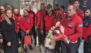 Θεσσαλονίκη: Επέστρεψε από την Τουρκία η Ελληνική Ομάδα Διάσωσης - Χειροκροτήματα και συγκίνηση