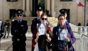 Μάλτα-Δολοφονία Γκαλιζία: Διαδηλωτές εισέβαλαν στο γραφείο του πρωθυπουργού