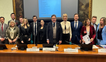 Στη Ρώμη η Κατερίνα Μονογυιού: Ομιλία στην Ιταλική Εθνοσυνέλευση και στρατηγική συνάντηση με την Πρέσβη της Ελλάδος