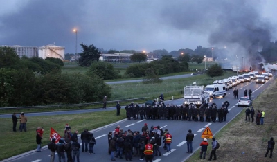 Χάος στη Γαλλία: Μετά τα διυλιστήρια, απεργίες σε λιμάνια - αεροδρόμια - πυρηνικούς σταθμούς