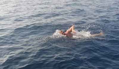 Από τα Σφακιά στη Γαύδο... κολυμπώντας -Ενας ναυαγοσώστης στέλνει μήνυμα αλληλεγγύης