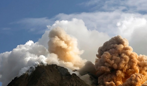 Ινδονησία: Εξερράγη το ηφαίστειο Μεράπι - Εκτόξευσε τέφρα σε ύψος 7 χιλιομέτρων