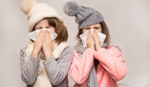 Κορονοϊός: Τα πιο συνηθισμένα συμπτώματα στα παιδιά – Πώς ξεχωρίζουμε το απλό κρυολόγημα