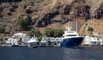 Ανακοίνωση της Ένωσης Προσωπικού Λιμενικού Σώματος Κυκλάδων για την ομαδική επίθεση που δέχθηκε Λιμενικός στον Αθηνιό