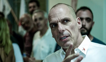 Γιάνης Βαρουφάκης: Συνελήφθη 17χρονος αναρχικός για την επίθεση στα Εξάρχεια