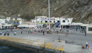 Τραυματισμός ναυτικoύ στη Θήρα