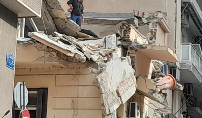 Πειραιάς: Κατέρρευσε τμήμα κτηρίου στο Πασαλιμάνι - Τρεις ελαφρά τραυματίες, ένας εγκλωβισμένος