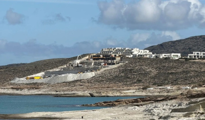 Ενέργειες ΥΠΕΝ αναφορικά με ξενοδοχείο στη θέση «Μύτακας» Δήμου Μήλου (βίντεο)