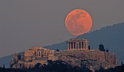 «Φεγγάρι των Λουλουδιών»: Σπάνιο φαινόμενο την Τετάρτη - Η μεγαλύτερη υπερπανσέληνος ορατή από την Ελλάδα