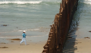 Η Καλιφόρνια μηνύει τον Τραμπ για το τείχος στη μεθόριο με το Μεξικό