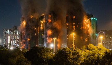 Τραγωδία στο Χονγκ Κονγκ: 36 νεκροί και 279 αγνοούμενοι μετά την φωτιά στους ουρανοξύστες (Βίντεο)