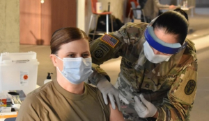 Κορωνοϊός: Το νέο «σούπερ εμβόλιο» του αμερικανικού στρατού στοχεύει σε προστασία από κάθε είδους κορωνοϊό