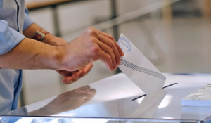 Δημοσκόπηση RealPolls: Στο 30,6% η ΝΔ, ανεβαίνουν Τσίπρα και Καρυστιανού, το σενάριο πρόωρης κάλπης