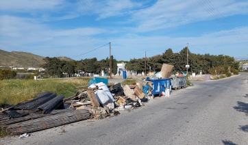 Πάρος: Kαθαριότητα και δυσάρεστη εικόνα λόγω σκουπιδιών πάνε «χέρι – χέρι» στο νησί
