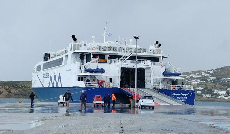 Εμπλοκή άγκυρας Ε/Γ-Ο/Γ-Τ/Χ πλοίου στην Πάρο (βίντεο)