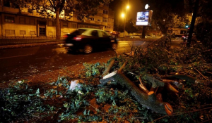 Σαρώνει την Πορτογαλία η τροπική καταιγίδα Λέσλι - 300.000 νοικοκυριά χωρίς ρεύμα