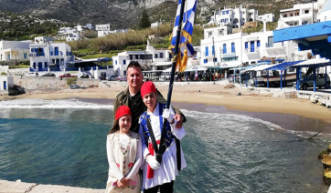 Παρέλαση για δύο στον Απόλλωνα Νάξου (video+φώτος)