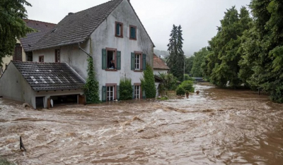 Σφοδρές βροχοπτώσεις στη Γερμανία: Εννέα νεκροί, τουλάχιστον 90 αγνοούμενοι -Δεκάδες στις στέγες για να σωθούν