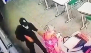 Βραζιλία: Η στιγμή που 13χρονος μαχαιρώνει θανάσιμα καθηγήτρια γιατί σταμάτησε καβγά με συμμαθητή του