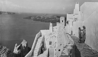 Φωτογραφική έκθεση: Nelly’s - Η Σαντορίνη του μεσοπολέμου