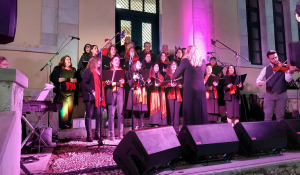 Πάρος: «Ζεστάθηκε» το γιορτινό κλίμα! - Έλαμψε η Παροικία στην πρώτη Χριστουγεννιάτικη εκδήλωση του νησιού