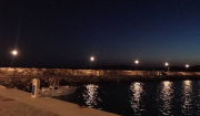Πάρος: Φωταγωγήθηκε το νέο λιμάνι της Αλυκής