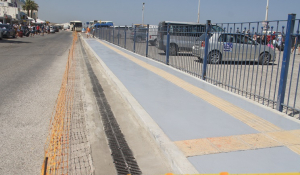 Πάρος: Ολοκληρώθηκε η κατασκευή νέου, σύγχρονου πεζοδρομίου από το λιμάνι μέχρι το ΚΤΕΛ