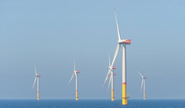 Υπεράκτια αιολικά: Τρία χρόνια μετά την ψήφιση του νόμου, οι εξαγγελίες παραμένουν στον «πάγο»