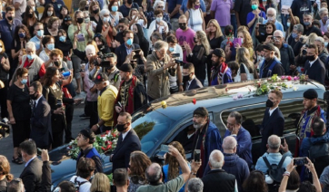 H Ελλάδα αποχαιρετά τον σπουδαίο Έλληνα - Με τιμές στον Γαλατά Χανίων η σορός του