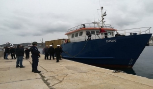 Συναγερμός: Ύποπτο πλοίο για λαθρεμπόριο στο λιμάνι της Σύρου!