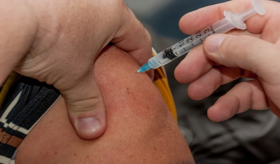 Κορωνοϊός: Διαγράφονται - υπό προϋποθέσεις - τα πρόστιμα στους άνω των 60 ετών που εμβολιάστηκαν