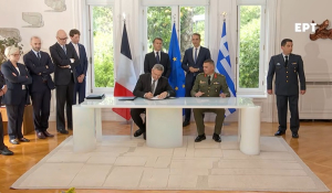 Ο Κ. Μητσοτάκης και ο Εμ. Μακρόν υπογράφουν τη νέα αμυντική συμφωνία Ελλάδας-Γαλλίας - (βίντεο)