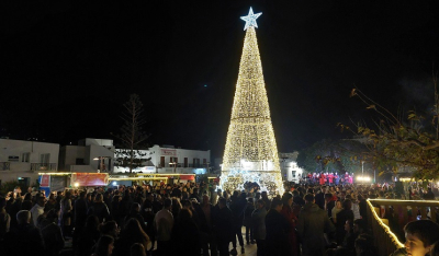 Πάρος: Μια λαμπερή βραδιά με φωταγώγηση του Χριστουγεννιάτικου δέντρου και πολλές εκπλήξεις στην Παροικία! (Βίντεο)