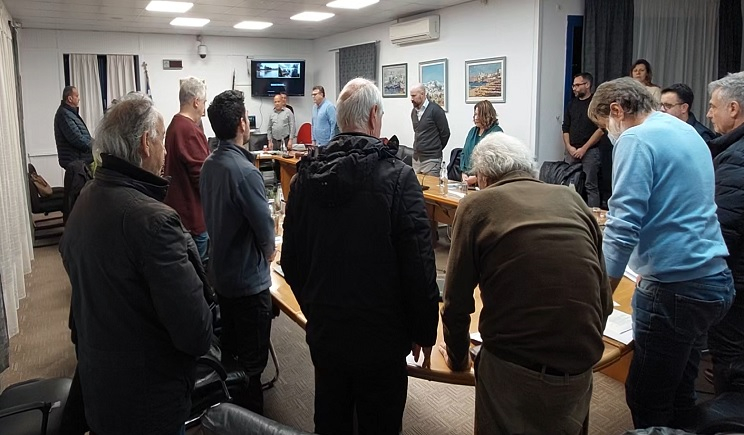 Πάρος, Δημοτικό Συμβούλιο: Συγκίνηση στην τήρηση ενός λεπτού σιγής στη μνήμη του Στέλιου Φραγκούλη