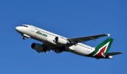Τίτλοι τέλους για την Alitalia: Η συγκινητική αναγγελία της τελευταίας πτήσης έπειτα από 74 χρόνια