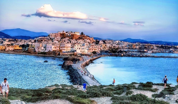 Τις διεθνείς πρωτιές και τη δυναμική της Νάξου για το 2026 αναδεικνύει η βρετανική Express​