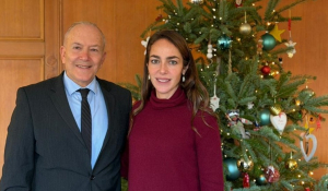 Συνάντηση Μιχαηλίδου – Γκίκα για την ενίσχυση της οικογένειας και της γονεϊκότητας στη νησιωτική χώρα