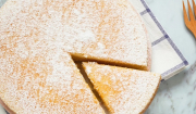 Συνταγή για γαλλικό γιαουρτογλυκό -Το ζουμερό κέικ με το αλάνθαστο κόλπο «1,2,3»
