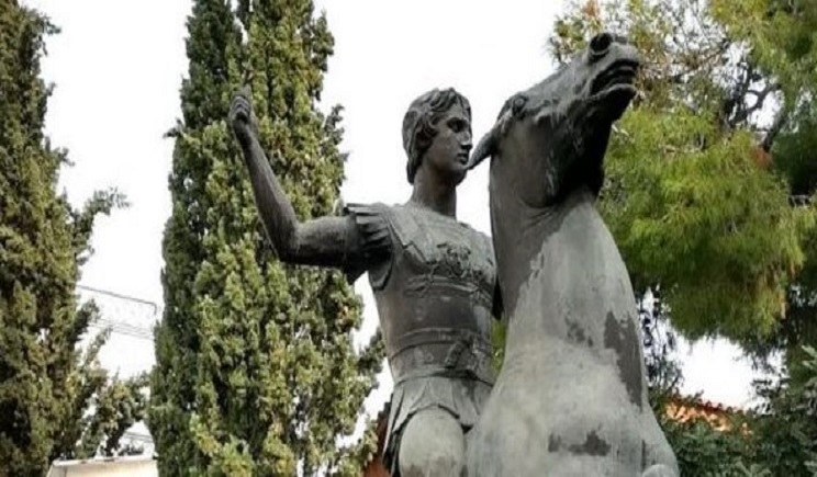 Στους Στύλους του Ολυμπίου Διός τοποθετείται το άγαλμα του Μ. Αλεξάνδρου