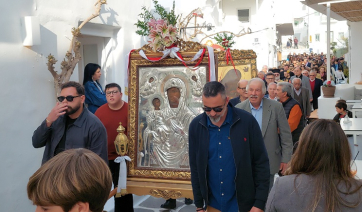 Πάρος – Πάσχα: Δεύτερη Ανάσταση στη Νάουσα με λιτάνευση Ιερών Εικόνων – Οι «μπουρλοτιέρηδες» αναβιώσαν το έθιμο! (Βίντεο)