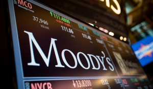 Moody’s: Η Ελλάδα αναμένεται ότι θα σημειώσει μία από τις μεγαλύτερες μειώσεις χρέους παγκοσμίως