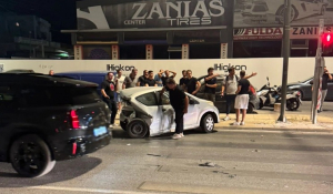 Θανατηφόρα καραμπόλα 4 οχημάτων στη Βουλιαγμένης: Νεκρή μια 64χρονη, τραυματίστηκαν άλλα τρία άτομα (βίντεο)