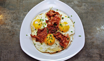 Αυγά: Πώς πρέπει να τα τρώτε για μέγιστη απορρόφηση βιταμίνης D, σύμφωνα με τους διαιτολόγους