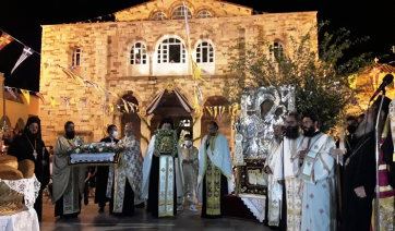 Πάρος: Συγκινητική κατάνυξη την παραμονή της εορτής της Κοιμήσεως της Θεοτόκου στον Ι.Ν. Παναγίας Εκατονταπυλιανής