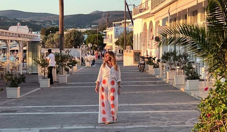 Ό,τι Αξίζει με την Ίνα Ταράντου: Στην Πάρο ένα επεισόδιο γεμάτο μνήμη και φως